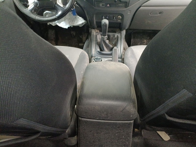 Recambio de consola central para mitsubishi l200 / triton (kj_, kk_, kl_) 2.4 di-d 4wd (kj0t) referencia OEM IAM   