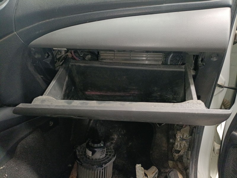 Recambio de guantera para mitsubishi l200 / triton (kj_, kk_, kl_) 2.4 di-d 4wd (kj0t) referencia OEM IAM   