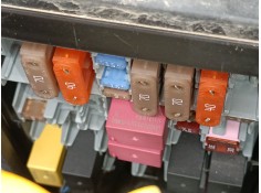 CAJA RELES / FUSIBLES 