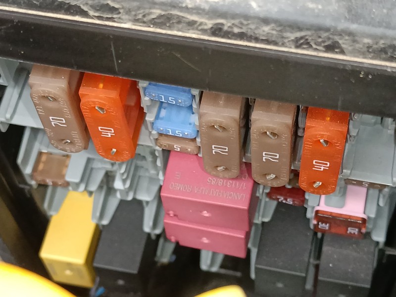 Recambio de caja reles / fusibles para jeep renegade suv (bu, b1, bv) 1.0 t-gdi referencia OEM IAM   