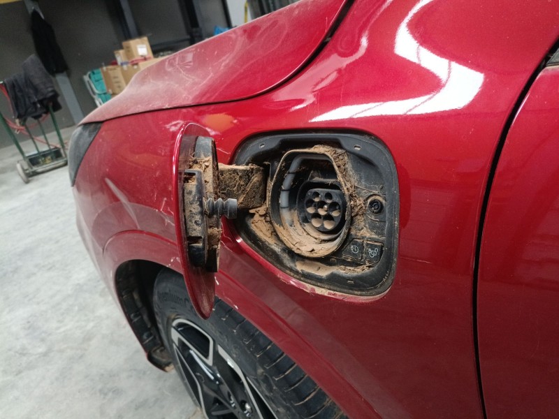 Recambio de tapa exterior combustible para ford kuga iii (dfk) 2.5 duratec plug-in-hybrid referencia OEM IAM   