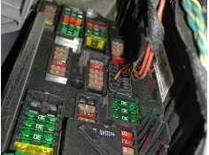 CAJA RELES / FUSIBLES 