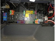 CAJA RELES / FUSIBLES 