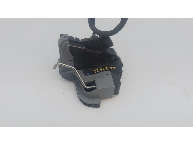 Recambio de cerradura puerta trasera derecha para hyundai i20 trend referencia OEM IAM   