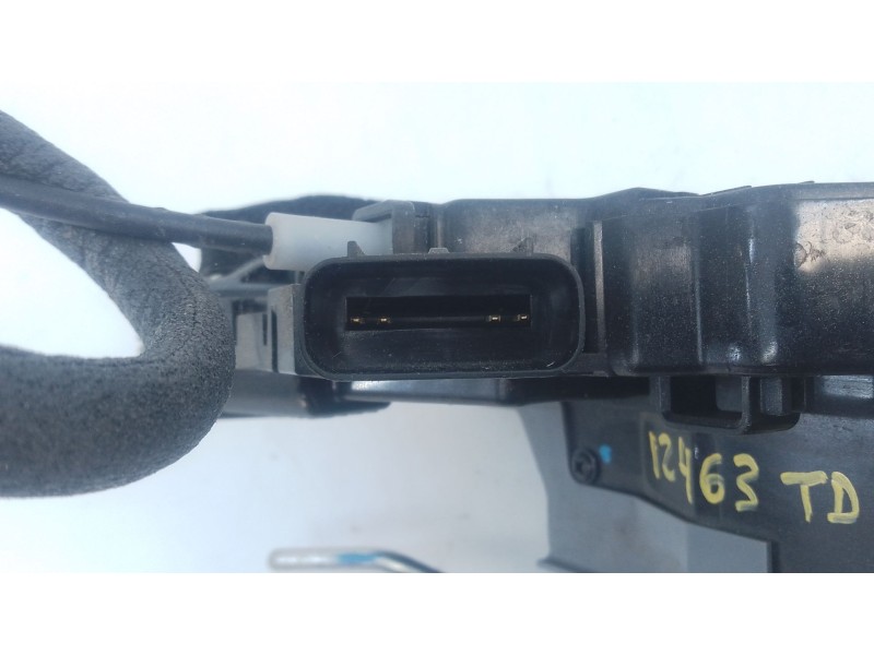 Recambio de cerradura puerta trasera derecha para hyundai i20 trend referencia OEM IAM   
