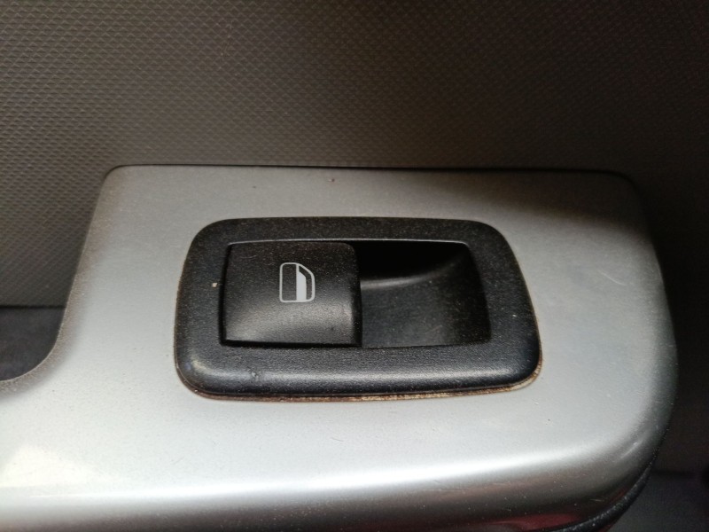 Recambio de mando elevalunas trasero izquierdo para dodge nitro 2.8 crd 4wd referencia OEM IAM   