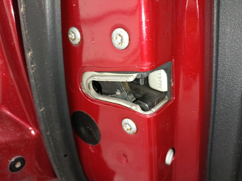 Recambio de cerradura puerta trasera izquierda para dodge nitro 2.8 crd 4wd referencia OEM IAM   