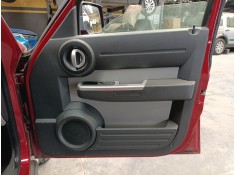 Recambio de guarnecido puerta delantera derecha para dodge nitro 2.8 crd 4wd referencia OEM IAM   