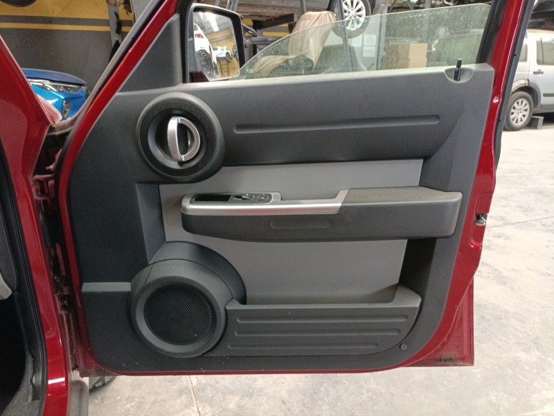 Recambio de guarnecido puerta delantera derecha para dodge nitro 2.8 crd 4wd referencia OEM IAM   