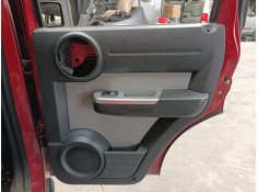 Recambio de guarnecido puerta trasera derecha para dodge nitro 2.8 crd 4wd referencia OEM IAM   