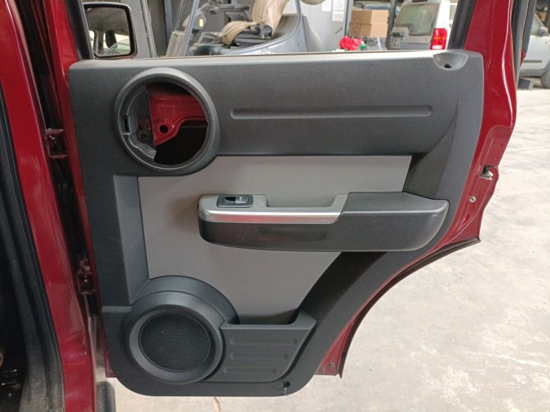 Recambio de guarnecido puerta trasera derecha para dodge nitro 2.8 crd 4wd referencia OEM IAM   