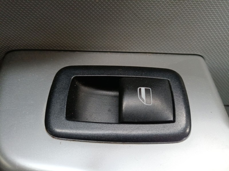 Recambio de mando elevalunas trasero derecho para dodge nitro 2.8 crd 4wd referencia OEM IAM   
