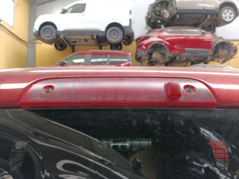 Recambio de luz central de freno para dodge nitro 2.8 crd 4wd referencia OEM IAM   