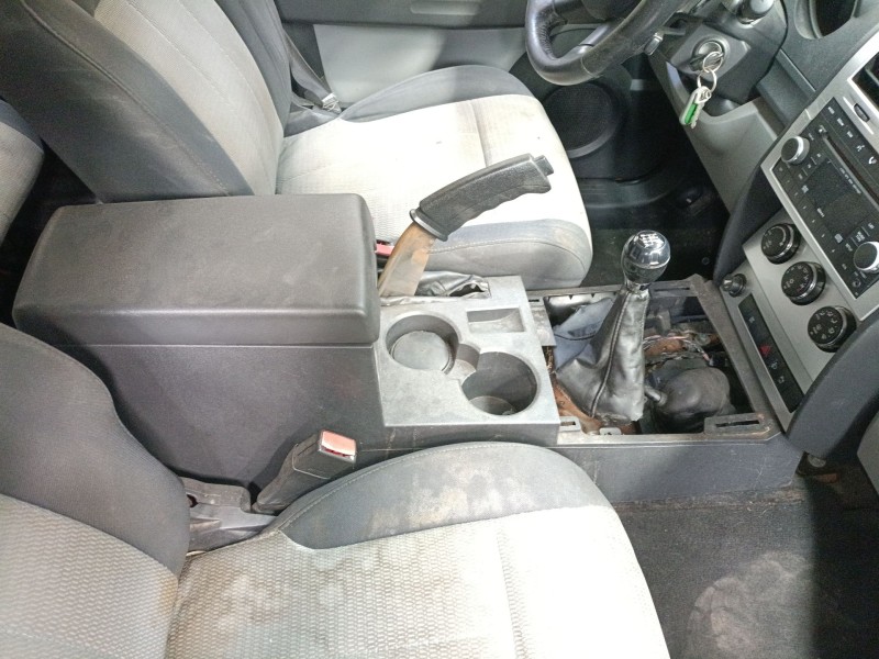 Recambio de consola central para dodge nitro 2.8 crd 4wd referencia OEM IAM   