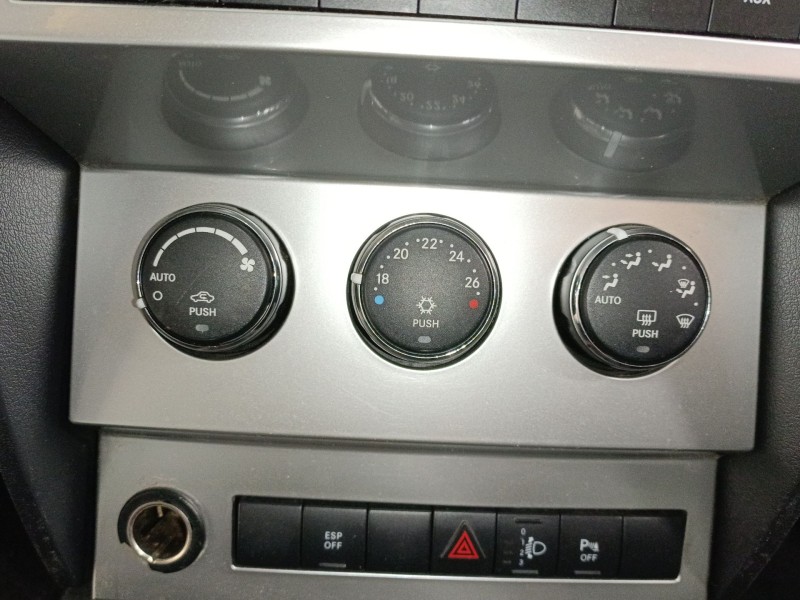 Recambio de mando climatizador para dodge nitro 2.8 crd 4wd referencia OEM IAM   