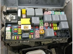 CAJA RELES / FUSIBLES 