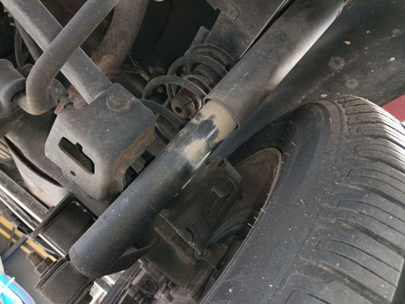 Recambio de amortiguador trasero derecho para dodge nitro 2.8 crd 4wd referencia OEM IAM   