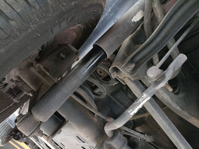 Recambio de amortiguador trasero izquierdo para dodge nitro 2.8 crd 4wd referencia OEM IAM   