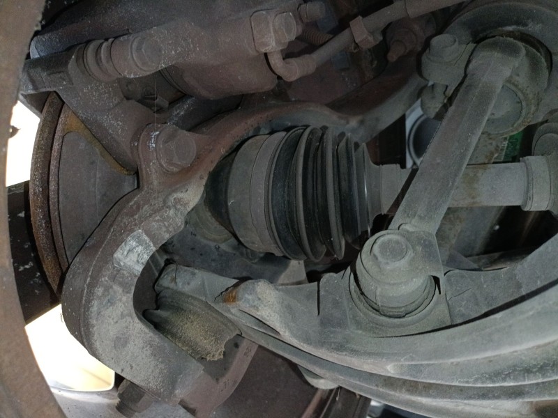 Recambio de mangueta delantera izquierda para dodge nitro 2.8 crd 4wd referencia OEM IAM   