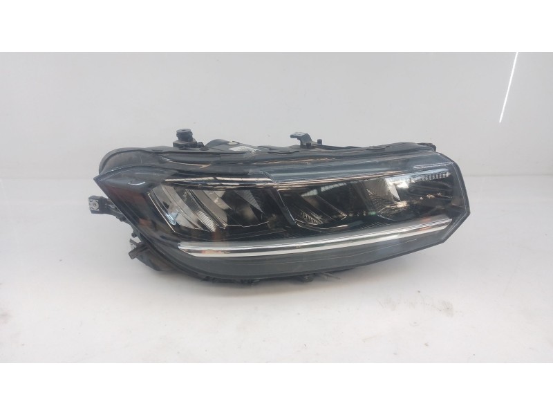 Recambio de faro derecho para toyota corolla hatchback (_e21_, _ea1_, _eh1_) 1.8 hybrid (zwe211) referencia OEM IAM   