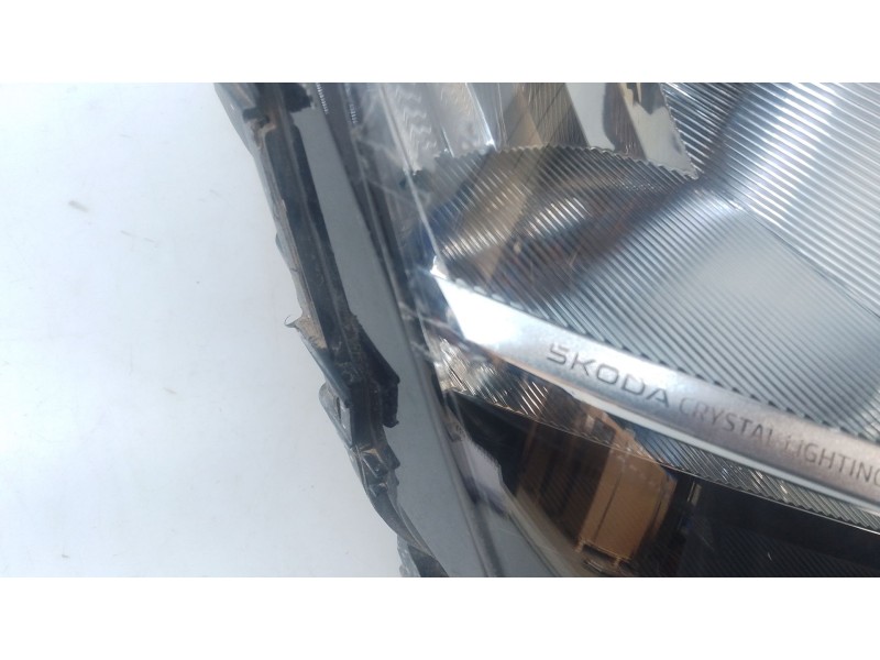 Recambio de faro derecho xenon para skoda kamiq (nw4) 1.0 tsi referencia OEM IAM 655941016B  