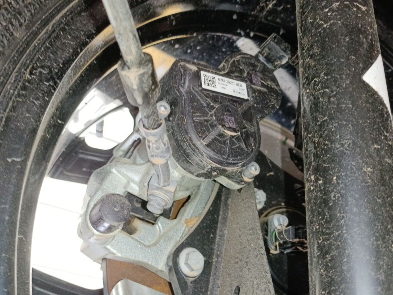 Recambio de pinza freno trasera izquierda para ford kuga iii (dfk) 2.5 duratec plug-in-hybrid referencia OEM IAM NX61-2D251-BEB 