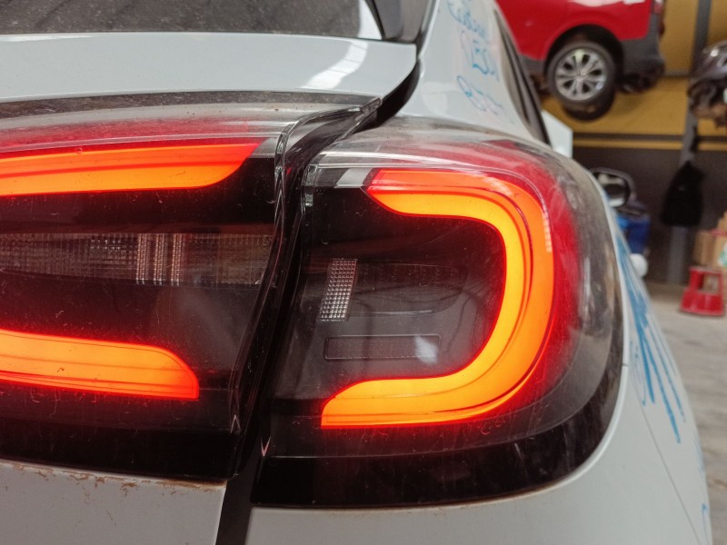 Recambio de piloto trasero derecho para ford puma (j2k, cf7) 1.0 ecoboost mhev referencia OEM IAM   