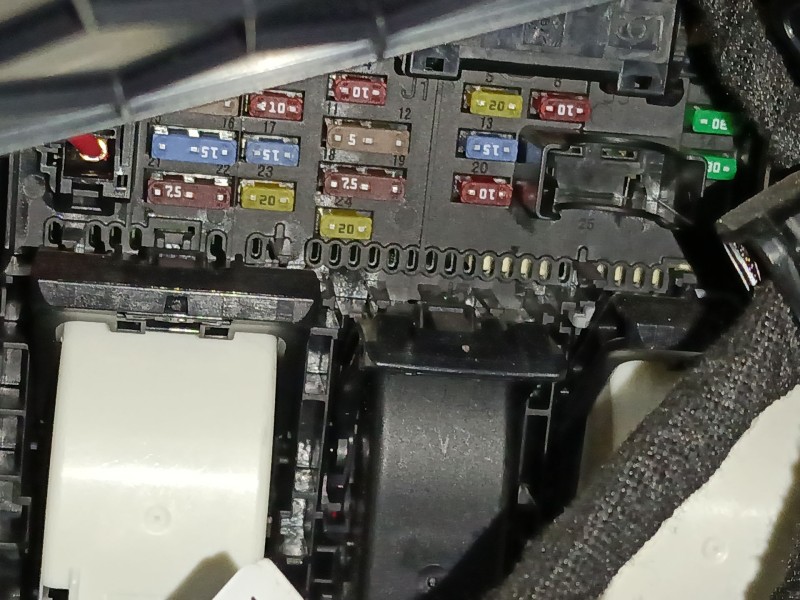 Recambio de caja reles / fusibles para ford puma (j2k, cf7) 1.0 ecoboost mhev referencia OEM IAM   