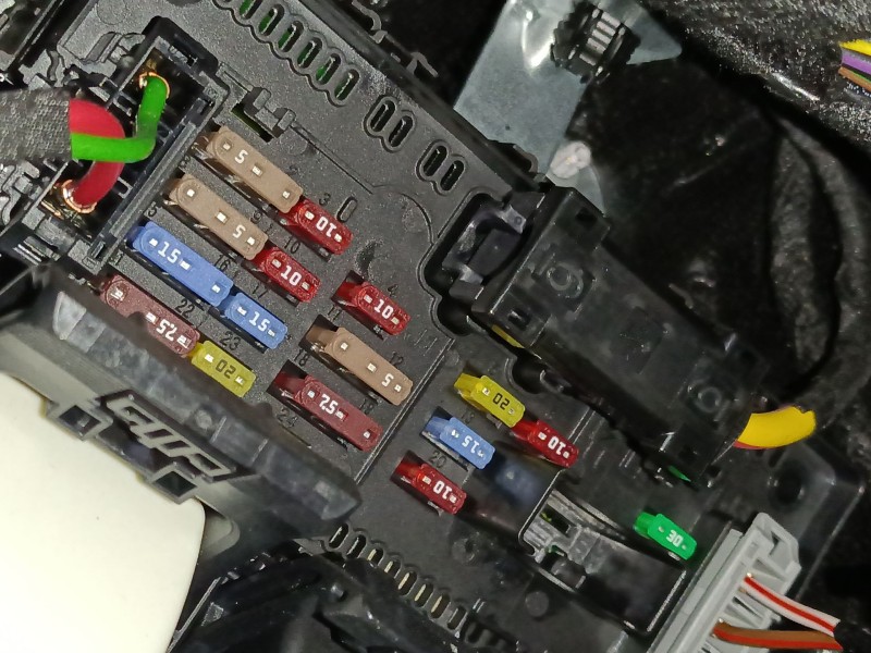 Recambio de caja reles / fusibles para ford puma (j2k, cf7) 1.0 ecoboost mhev referencia OEM IAM   