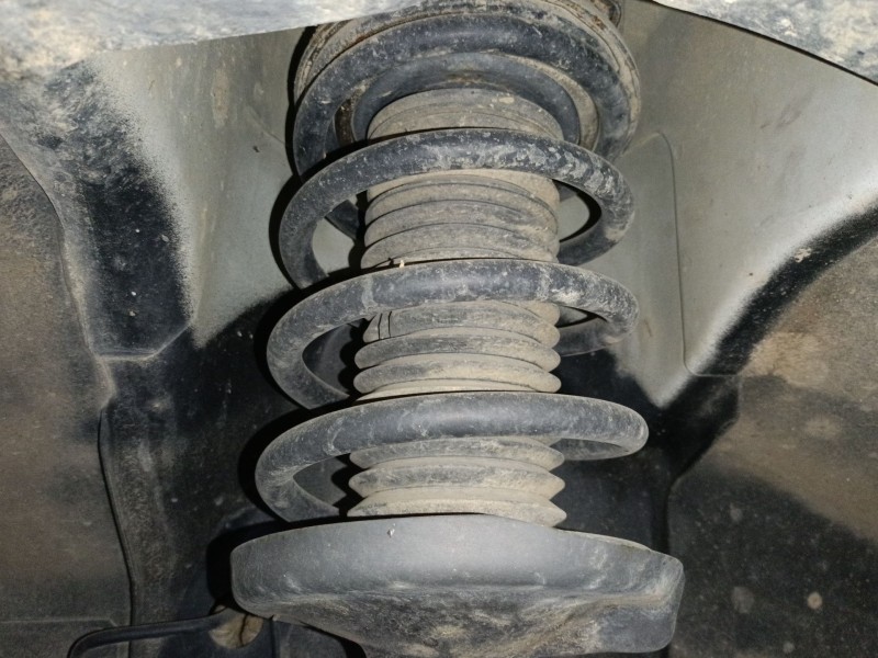 Recambio de amortiguador delantero izquierdo para suzuki grand vitara ii (jt, te, td) 1.9 ddis a las 4 ruedas (jt419, td44, jb41