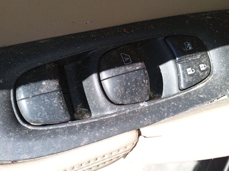 Recambio de mando elevalunas delantero izquierdo para nissan x-trail iii (t32_, t32r, t32rr) 1.6 dci (t32) referencia OEM IAM   