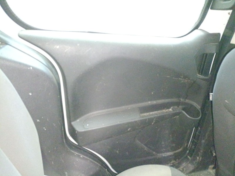 Recambio de guarnecido puerta trasera izquierda para ford transit courier b460 furgoneta/monovolumen 1.5 tdci referencia OEM IAM