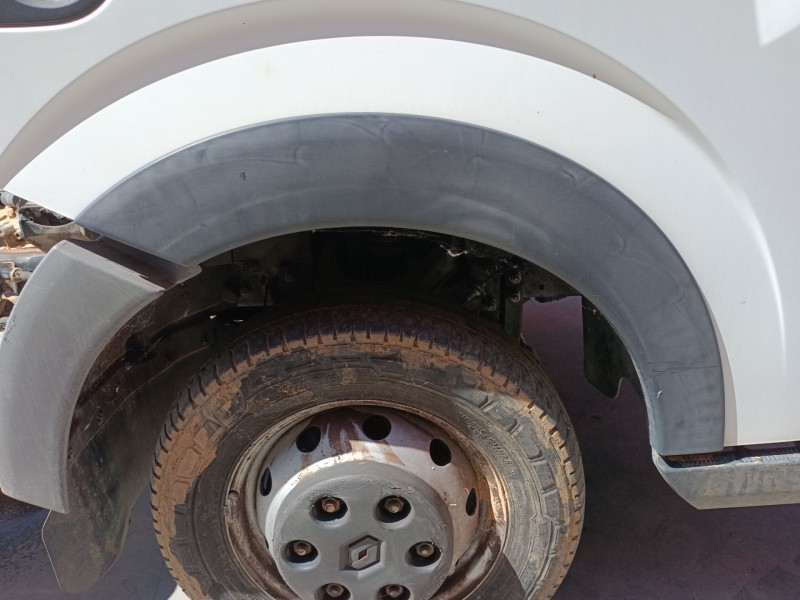 Recambio de aletin delantero derecho para renault trucks maxity 2.5 dci / 2.5 dxi referencia OEM IAM   