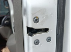 Recambio de cerradura puerta delantera derecha para renault trucks maxity 2.5 dci / 2.5 dxi referencia OEM IAM   