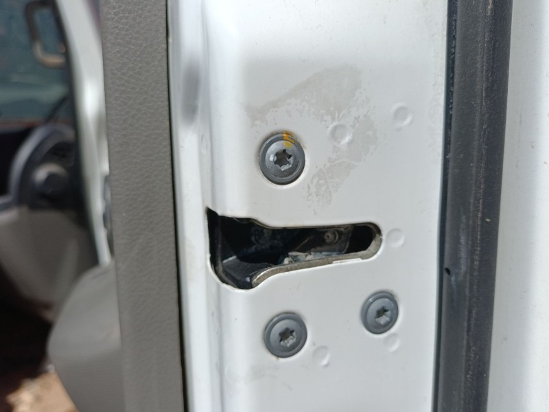 Recambio de cerradura puerta delantera derecha para renault trucks maxity 2.5 dci / 2.5 dxi referencia OEM IAM   
