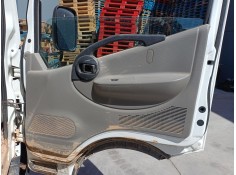 Recambio de guarnecido puerta delantera derecha para renault trucks maxity 2.5 dci / 2.5 dxi referencia OEM IAM   