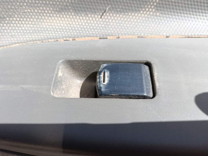 Recambio de mando elevalunas delantero derecho para renault trucks maxity 2.5 dci / 2.5 dxi referencia OEM IAM   