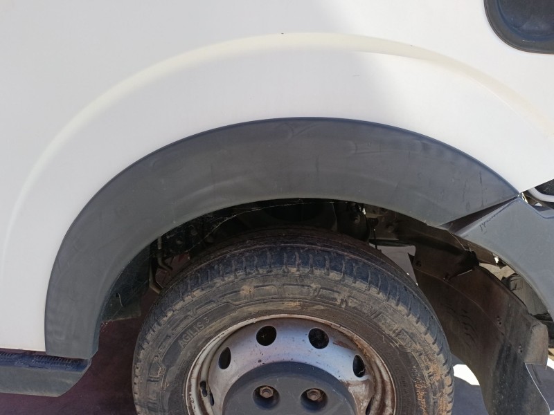Recambio de aletin delantero izquierdo para renault trucks maxity 2.5 dci / 2.5 dxi referencia OEM IAM   