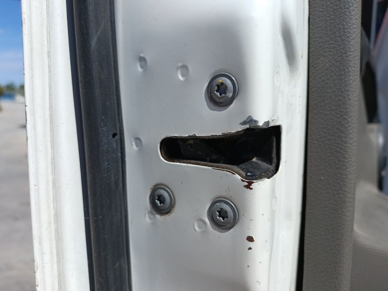 Recambio de cerradura puerta delantera izquierda para renault trucks maxity 2.5 dci / 2.5 dxi referencia OEM IAM   