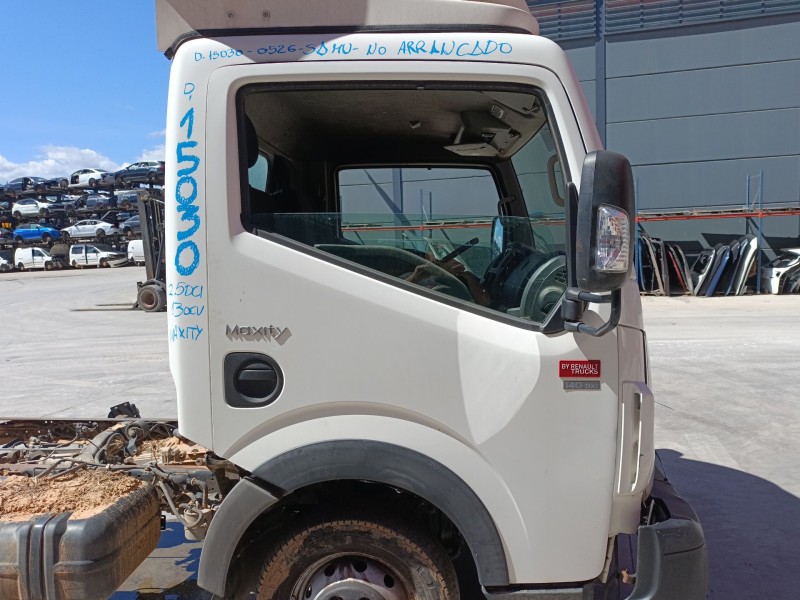 Recambio de puerta delantera derecha para renault trucks maxity 2.5 dci / 2.5 dxi referencia OEM IAM   