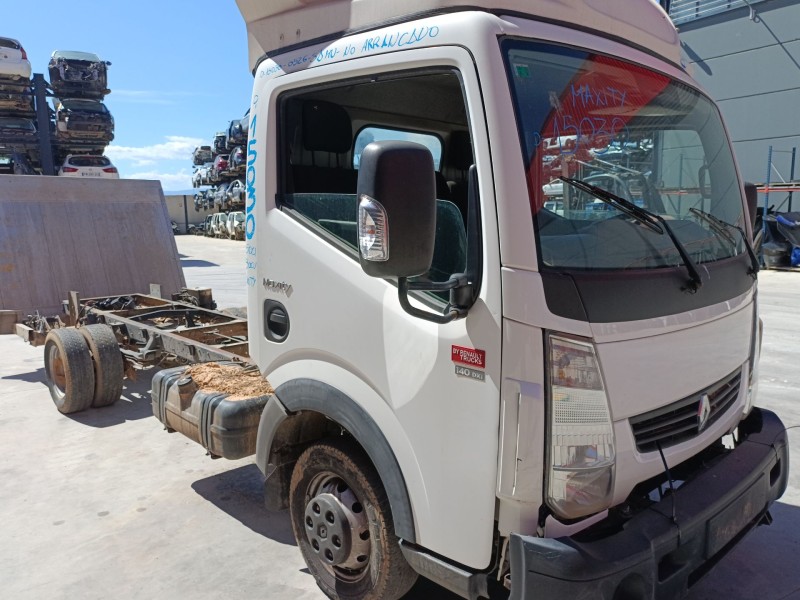 Recambio de puerta delantera derecha para renault trucks maxity 2.5 dci / 2.5 dxi referencia OEM IAM   