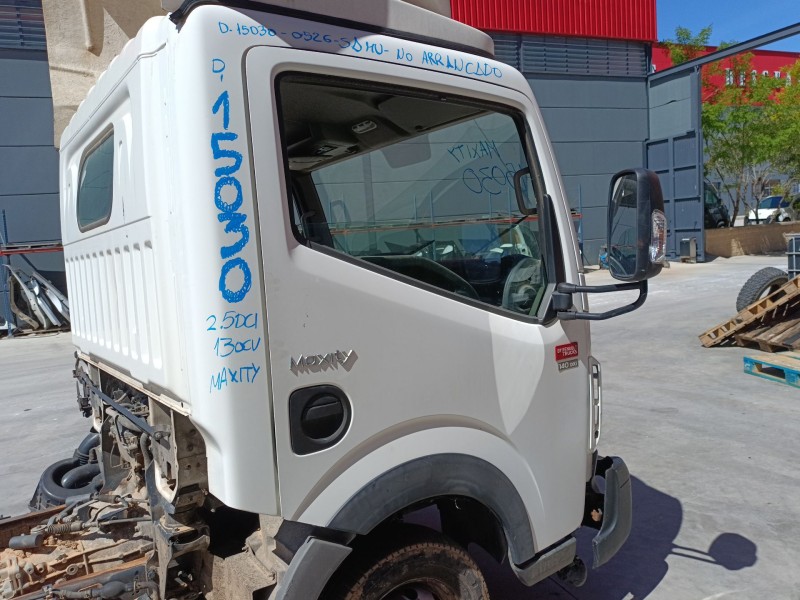 Recambio de puerta delantera derecha para renault trucks maxity 2.5 dci / 2.5 dxi referencia OEM IAM   