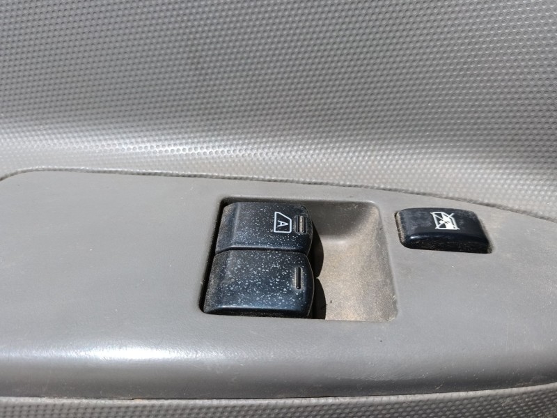 Recambio de mando elevalunas delantero izquierdo para renault trucks maxity 2.5 dci / 2.5 dxi referencia OEM IAM   