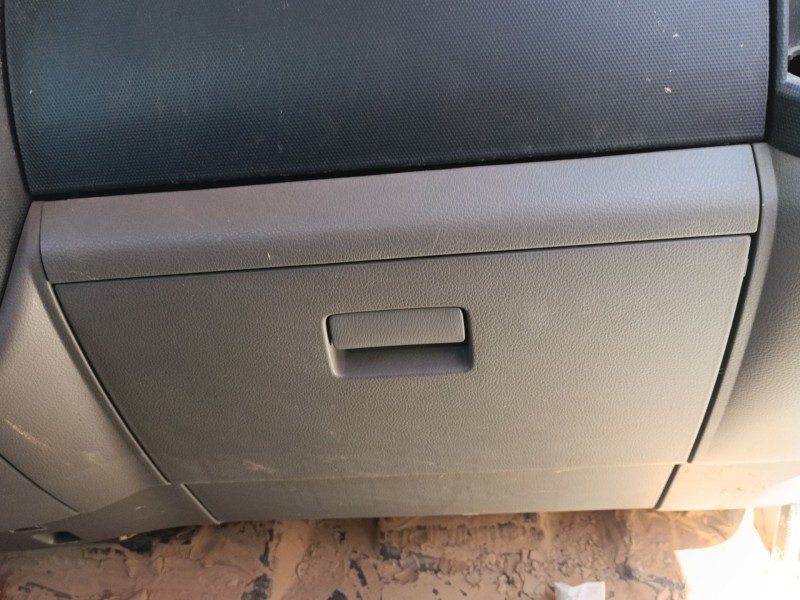 Recambio de guantera para renault trucks maxity 2.5 dci / 2.5 dxi referencia OEM IAM   