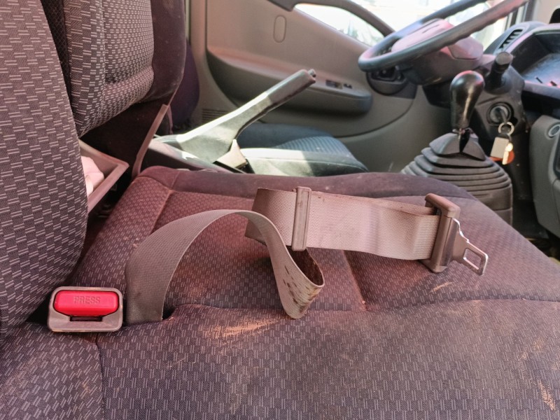Recambio de cinturon seguridad trasero central para renault trucks maxity 2.5 dci / 2.5 dxi referencia OEM IAM   