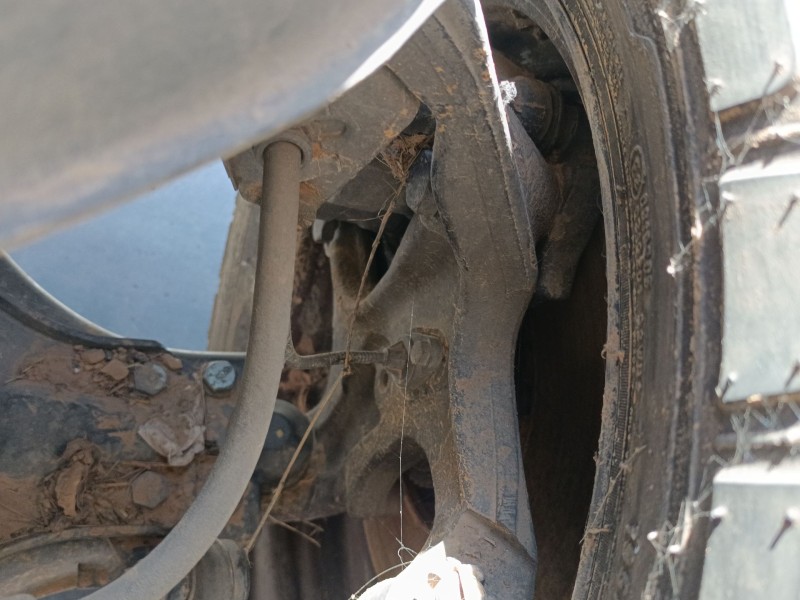 Recambio de mangueta delantera izquierda para renault trucks maxity 2.5 dci / 2.5 dxi referencia OEM IAM   
