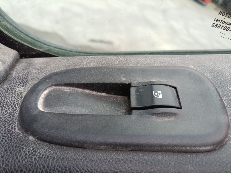 Recambio de mando elevalunas delantero derecho para renault master iii caja/chasis (ev, hv, uv) 2.3 dci 125 fwd (ev0c, ev0d, ev0