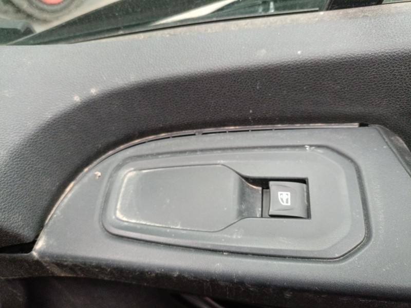 Recambio de mando elevalunas delantero derecho para renault trafic iii autobús (jg_) 2.0 dci 150 (jgmu) referencia OEM IAM   