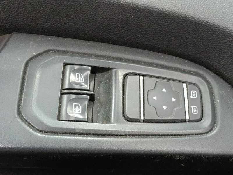 Recambio de mando elevalunas delantero izquierdo para renault trafic iii autobús (jg_) 2.0 dci 150 (jgmu) referencia OEM IAM   