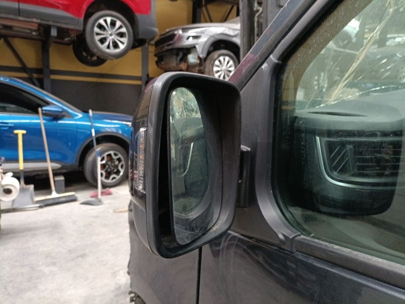 Recambio de retrovisor izquierdo electrico para renault trafic iii autobús (jg_) 2.0 dci 150 (jgmu) referencia OEM IAM   